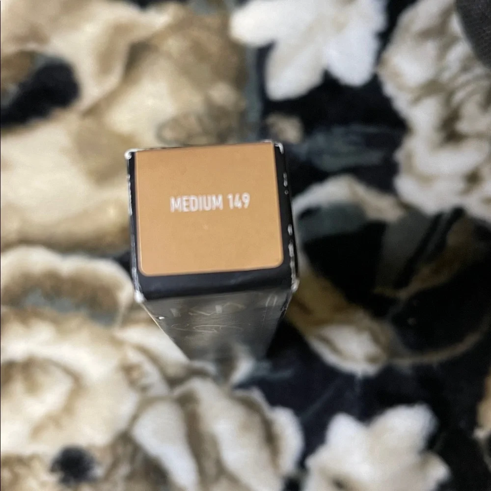 KVD Medium 149 Good Apple Lightweight Full-Coverage Concealer